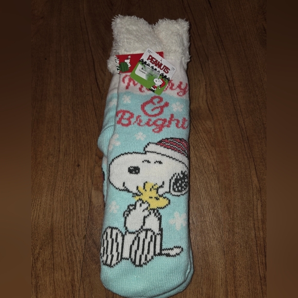 Peanuts Snoopy Woodstock Christmas Slipper Fuzzy Socks - Picture 1 of 4